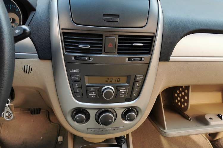 Used Buick Excelle 2013 1.5L Manual Classic Model Audio And AC Panel