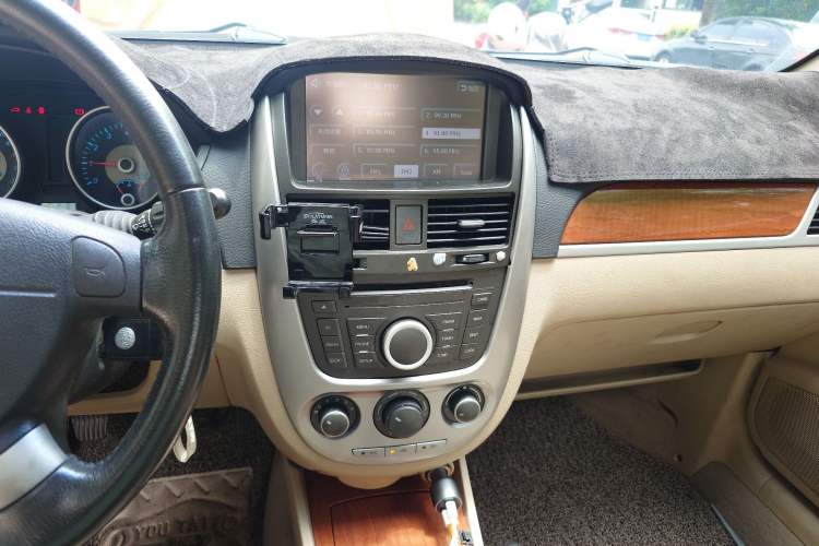 Used Buick Excelle 2013 1.5L Manual Luxury Model Audio And AC Panel