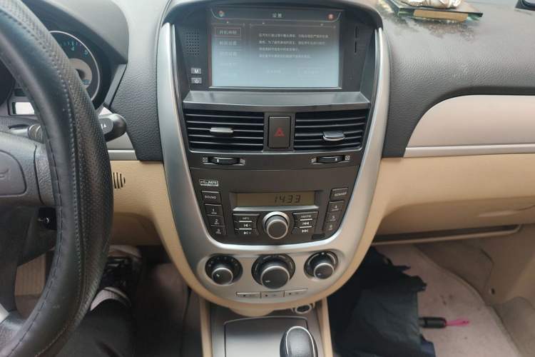 Used Buick Excelle 2013 1.5L Automatic Classic Model Audio And AC Panel