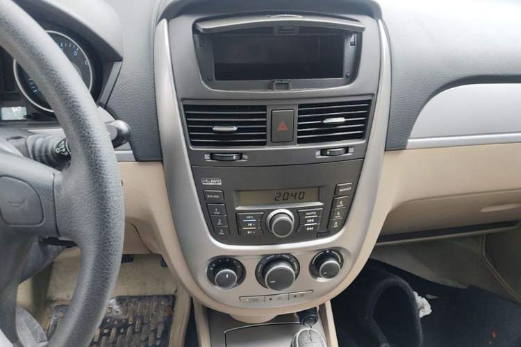 Used Buick Excelle 2013 1.5L Automatic Classic Model Audio And AC Panel