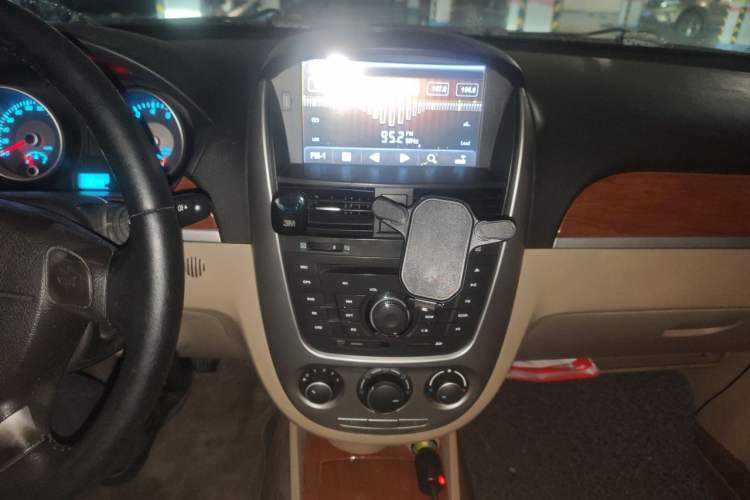 Used Buick Excelle 2013 1.5L Manual Luxury Model Audio And AC Panel