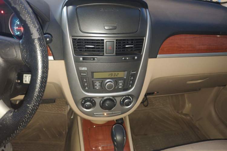 Used Buick Excelle 2013 1.5L Automatic Luxury Model Audio And AC Panel