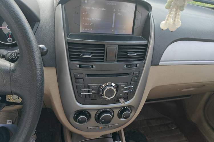 Used Buick Excelle 2013 1.5L Automatic Classic Model Audio And AC Panel