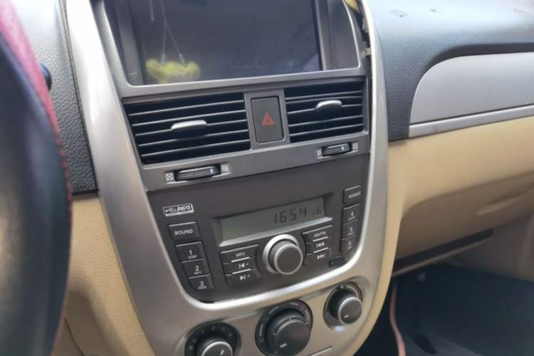 Used Buick Excelle 2013 1.5L Manual Classic Model Audio And AC Panel