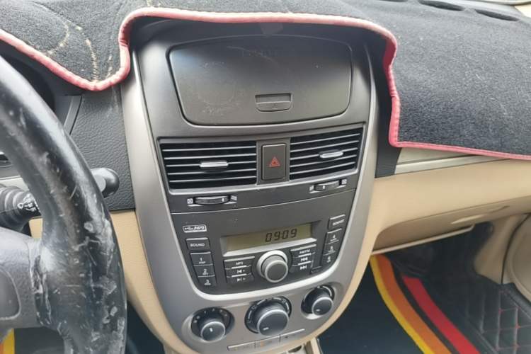 Used Buick Excelle 2013 1.5L Automatic Classic Model Audio And AC Panel