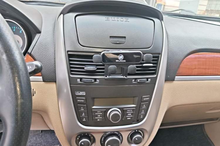 Used Buick Excelle 2013 1.5L Automatic Luxury Model Audio And AC Panel