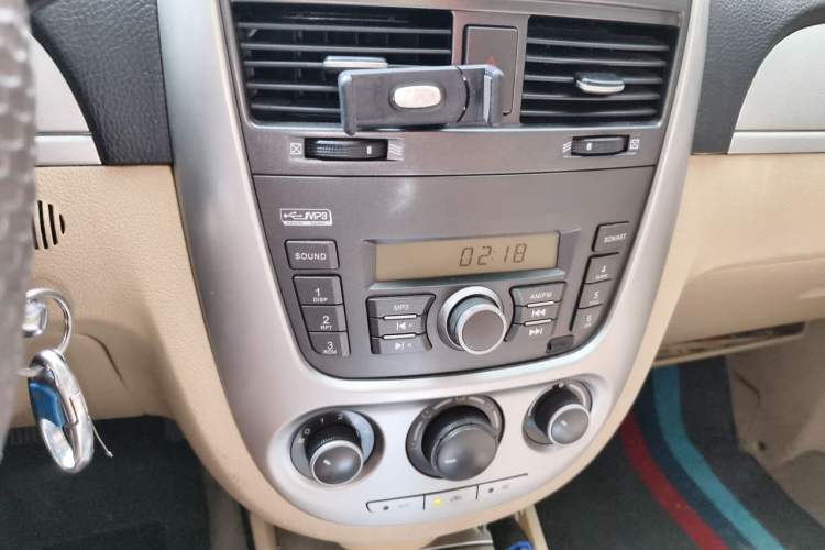 Used Buick Excelle 2013 1.5L Automatic Classic Model Audio And AC Panel