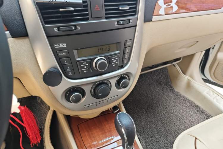 Used Buick Excelle 2013 1.5L Automatic Luxury Model Audio And AC Panel
