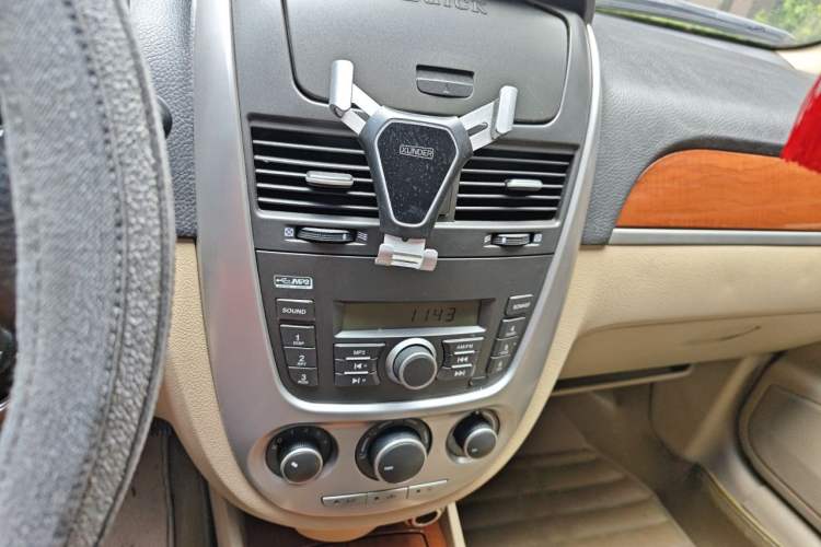 Used Buick Excelle 2013 1.5L Manual Luxury Model Audio And AC Panel