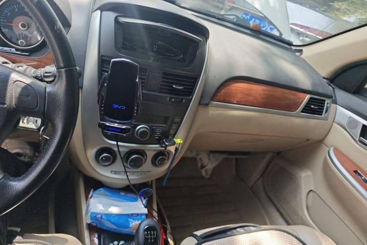 Used Buick Excelle 2013 1.5L Manual Luxury Model Audio And AC Panel