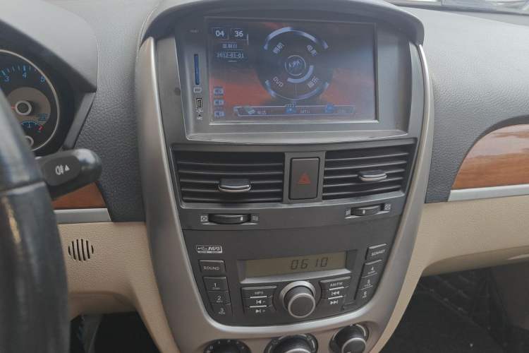Used Buick Excelle 2013 1.5L Automatic Luxury Model Audio And AC Panel
