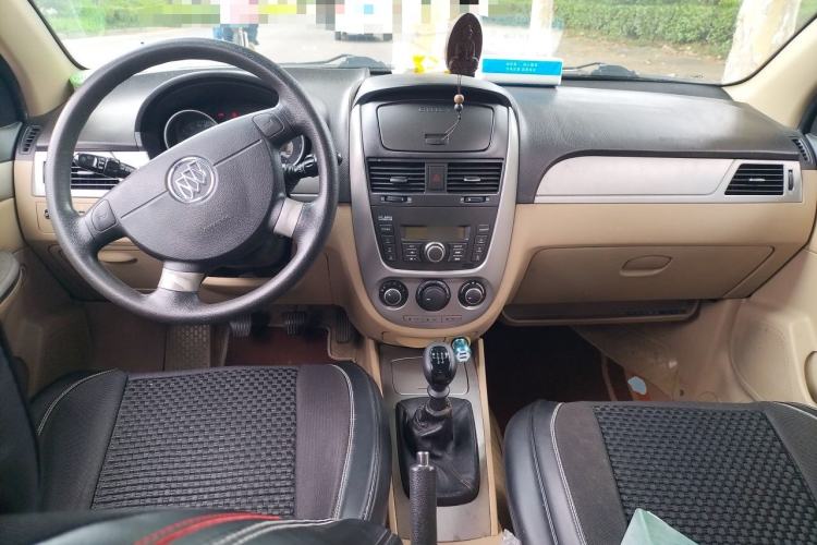 Used Buick Excelle 2013 1.5L Manual Classic Model Center Console