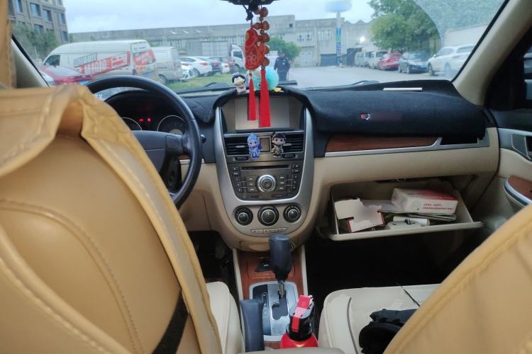 Used Buick Excelle 2013 1.5L Automatic Luxury Model Center Console