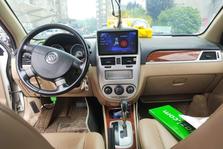 Used Buick Excelle 2013 1.5L Automatic Luxury Model Center Console