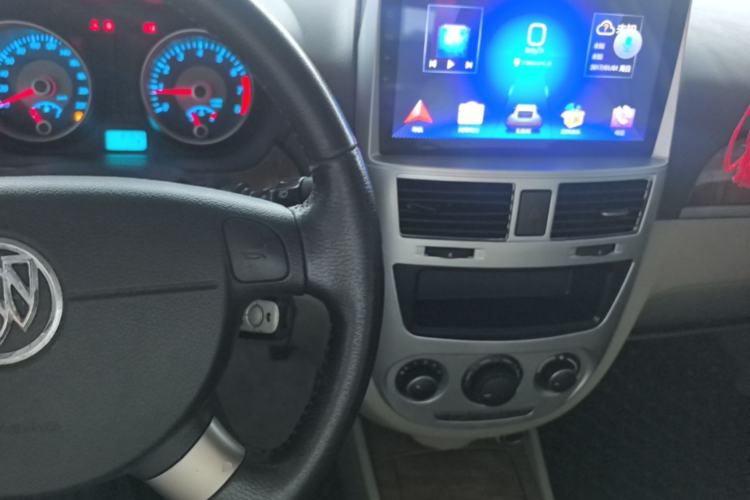 Used Buick Excelle 2013 1.5L Manual Luxury Model Center Console
