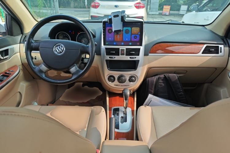 Used Buick Excelle 2013 1.5L Automatic Luxury Model Center Console