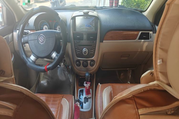 Used Buick Excelle 2013 1.5L Automatic Luxury Model Center Console