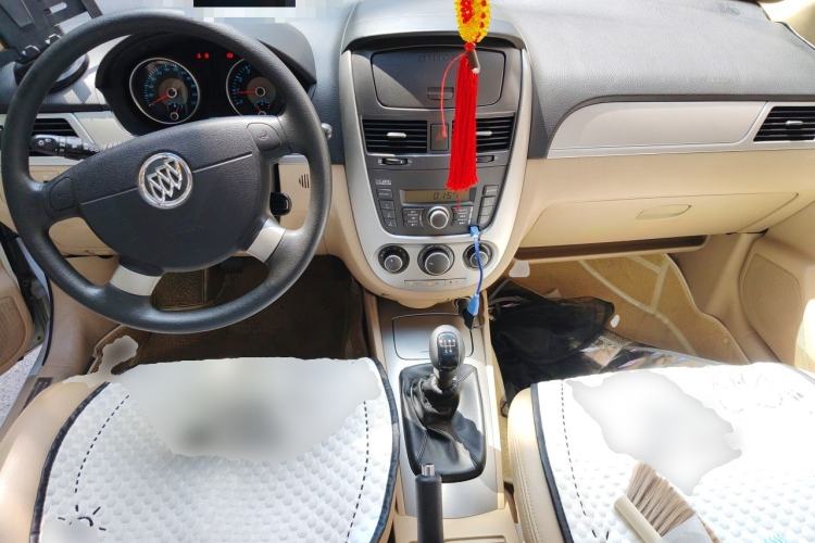 Used Buick Excelle 2013 1.5L Manual Classic Model Center Console