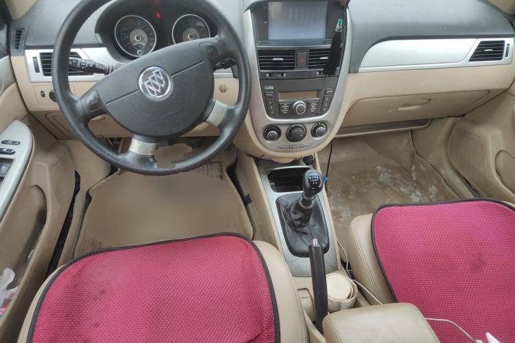 Used Buick Excelle 2013 1.5L Manual Classic Model Center Console