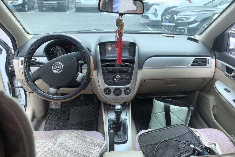 Used Buick Excelle 2013 1.5L Manual Classic Model Center Console