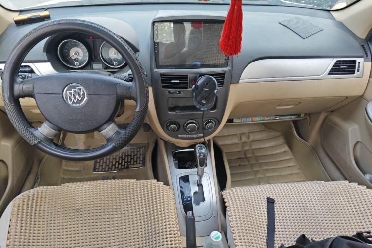 Used Buick Excelle 2013 1.5L Automatic Classic Model Center Console