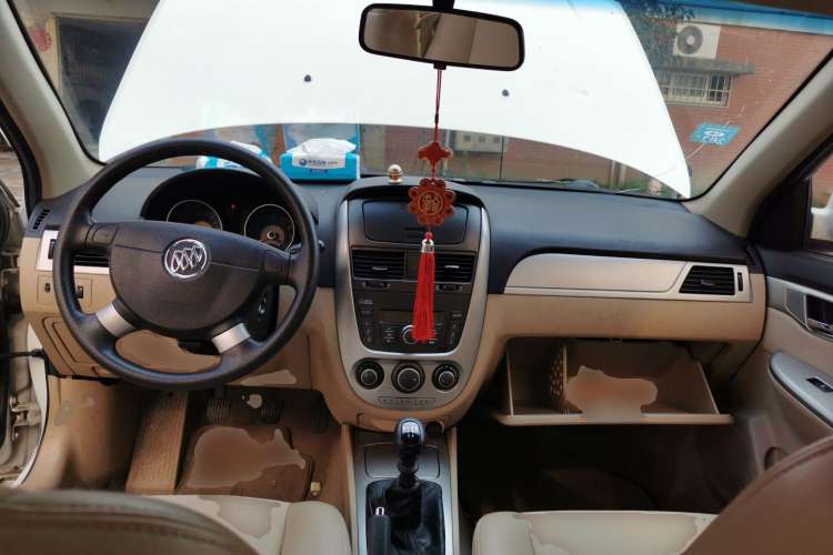 Used Buick Excelle 2013 1.5L Manual Classic Model Center Console