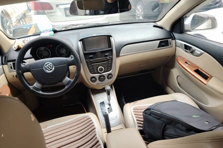 Used Buick Excelle 2013 1.5L Automatic Classic Model Center Console