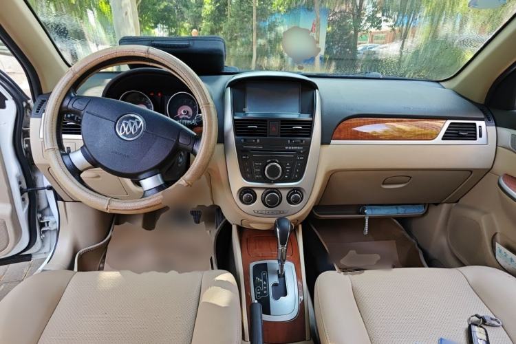 Used Buick Excelle 2013 1.5L Automatic Luxury Model Center Console