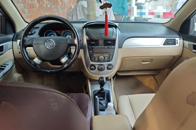 Used Buick Excelle 2013 1.5L Manual Classic Model Center Console