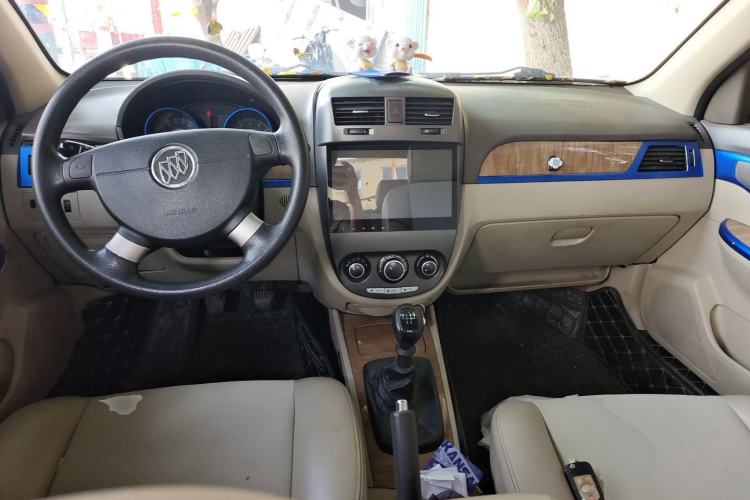 Used Buick Excelle 2013 1.5L Manual Classic Model Center Console