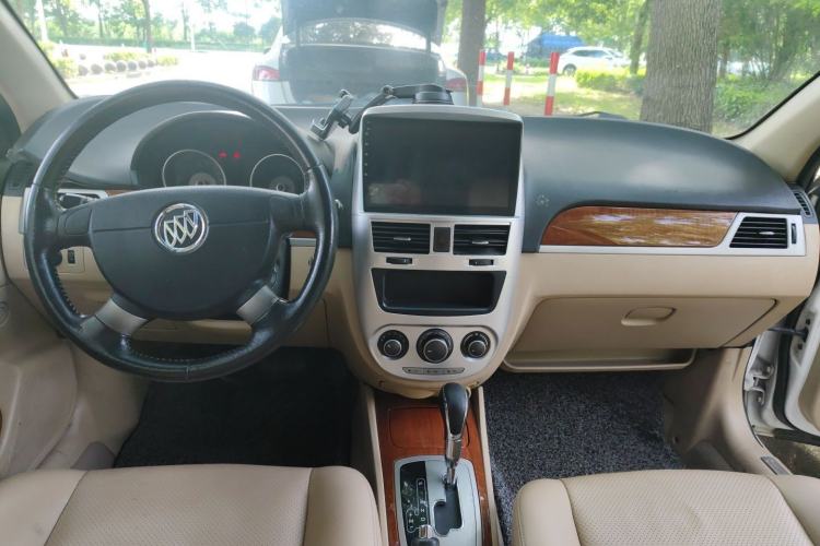 Used Buick Excelle 2013 1.5L Automatic Luxury Model Center Console