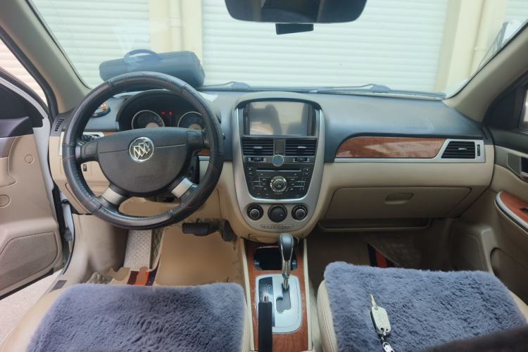Used Buick Excelle 2013 1.5L Automatic Luxury Model Center Console