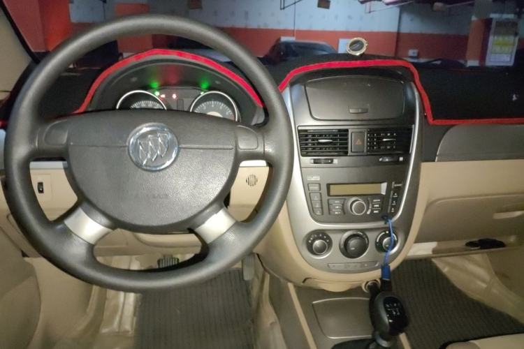 Used Buick Excelle 2013 1.5L Manual Classic Model Center Console