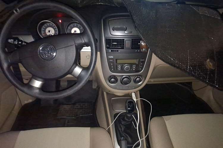 Used Buick Excelle 2013 1.5L Manual Classic Model Center Console