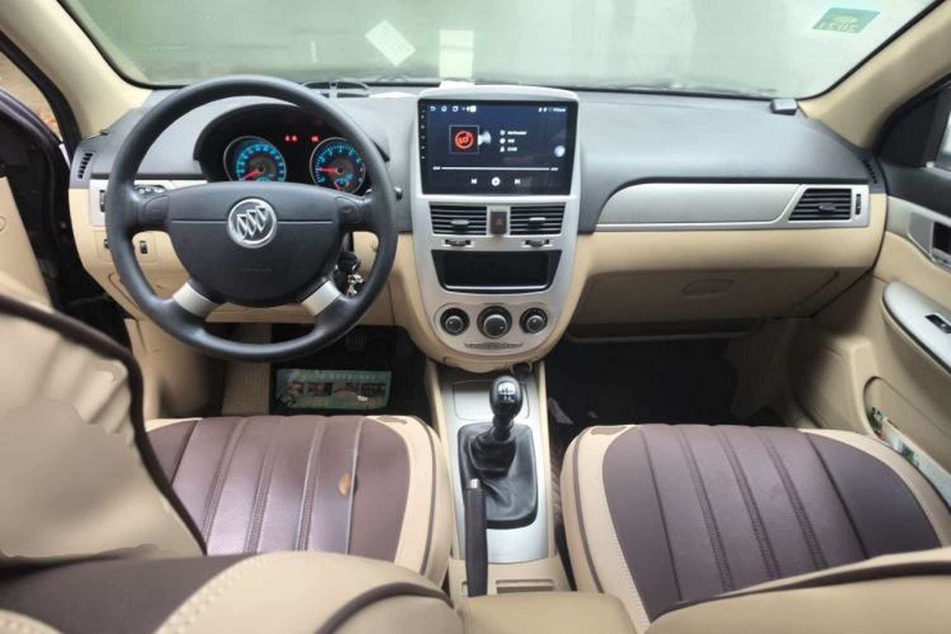 Used Buick Excelle 2013 1.5L Manual Classic Model Center Console