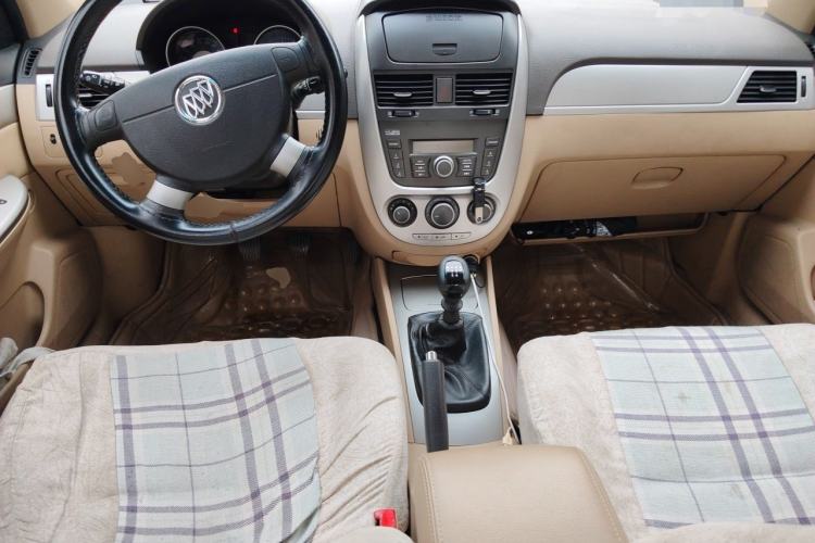 Used Buick Excelle 2013 1.5L Manual Classic Model Center Console