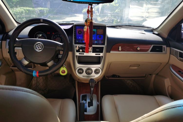 Used Buick Excelle 2013 1.5L Automatic Luxury Model Center Console
