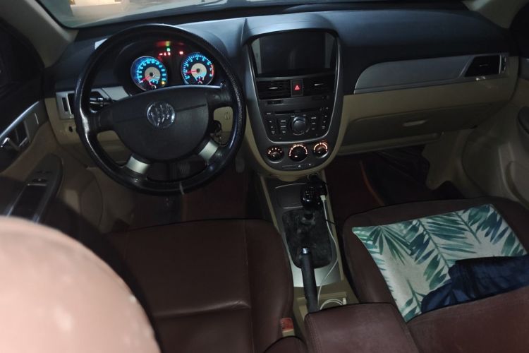 Used Buick Excelle 2013 1.5L Manual Classic Model Center Console