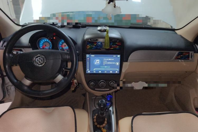 Used Buick Excelle 2013 1.5L Manual Classic Model Center Console