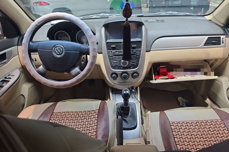 Used Buick Excelle 2013 1.5L Manual Classic Model Center Console