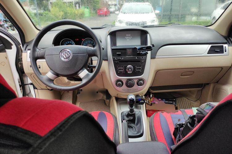 Used Buick Excelle 2013 1.5L Manual Classic Model Center Console