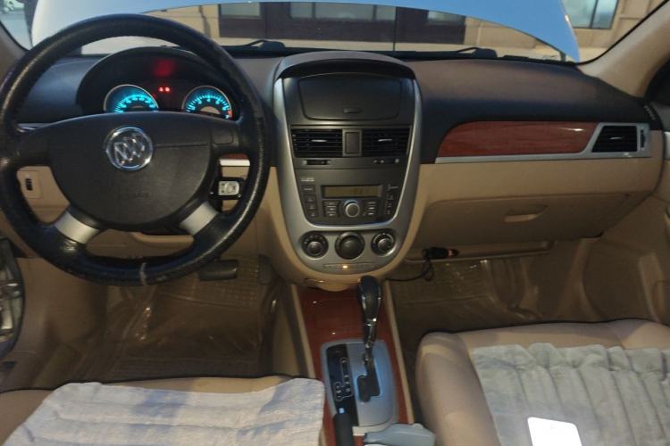 Used Buick Excelle 2013 1.5L Automatic Luxury Model Center Console