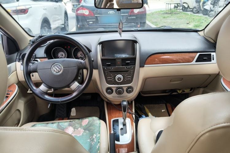 Used Buick Excelle 2013 1.5L Automatic Luxury Model Center Console