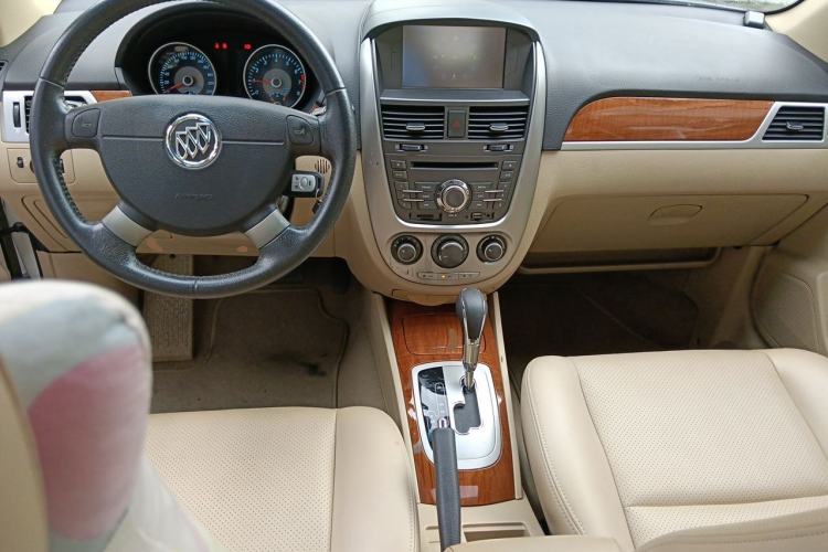 Used Buick Excelle 2013 1.5L Automatic Luxury Model Center Console