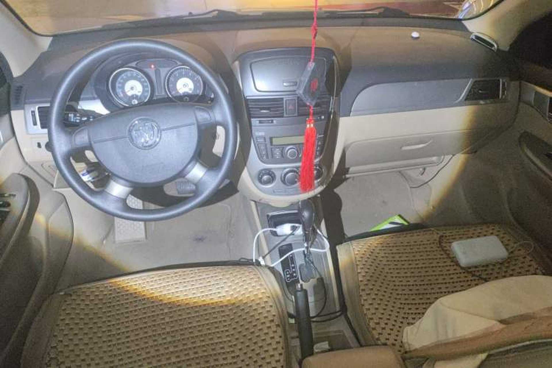 Used Buick Excelle 2013 1.5L Automatic Classic Model Center Console