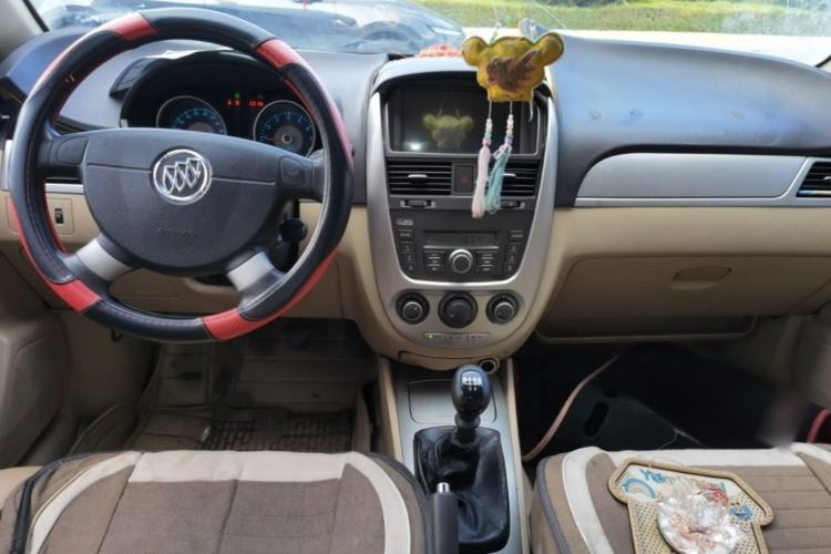 Used Buick Excelle 2013 1.5L Manual Classic Model Center Console