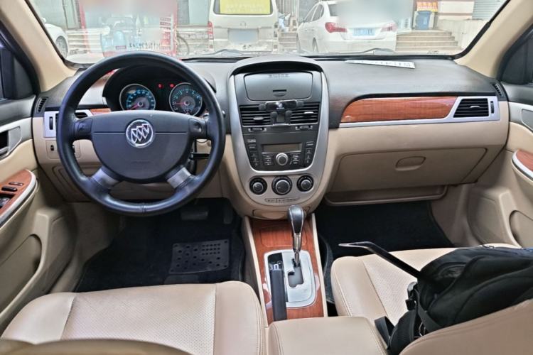 Used Buick Excelle 2013 1.5L Automatic Luxury Model Center Console