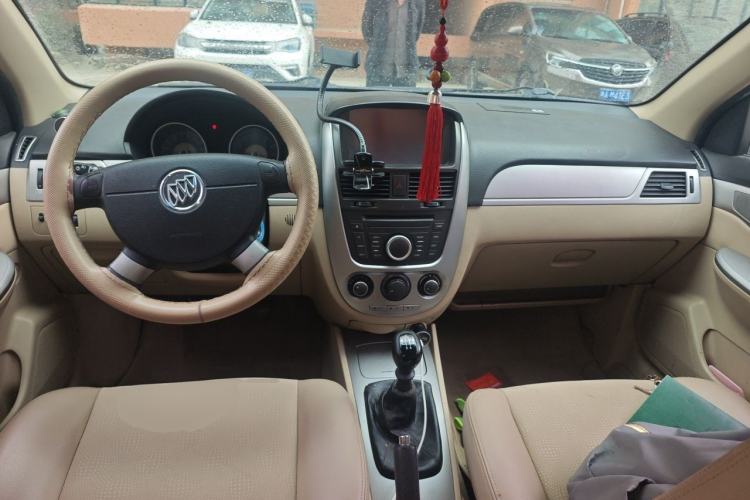 Used Buick Excelle 2013 1.5L Manual Classic Model Center Console