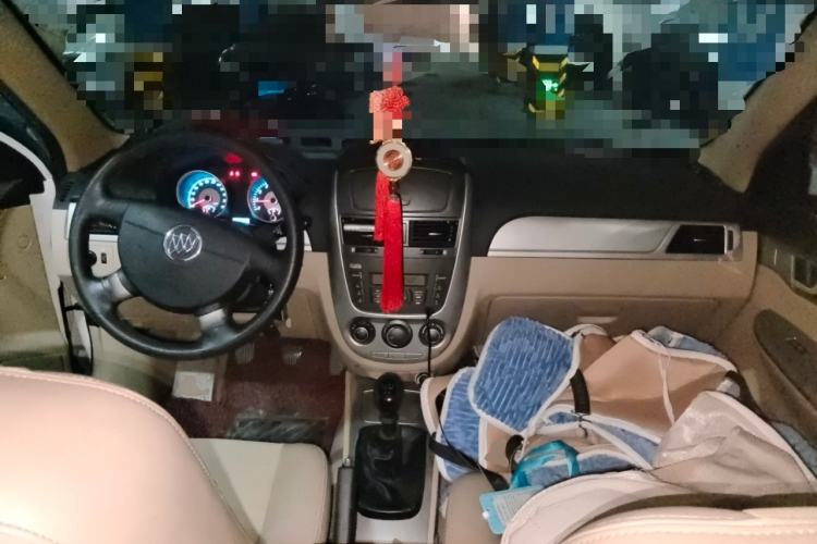 Used Buick Excelle 2013 1.5L Manual Classic Model Center Console