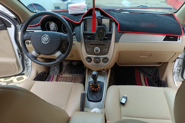 Used Buick Excelle 2013 1.5L Manual Classic Model Center Console